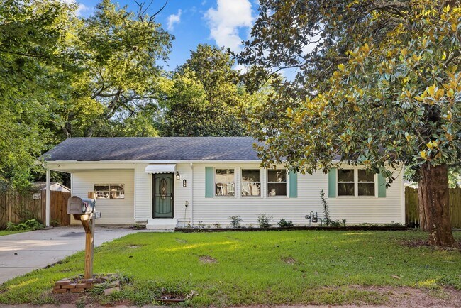Building Photo - Charming 3 Bedroom, 2 Bathroom house