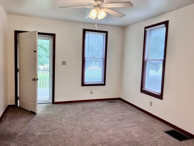 Building Photo - 1330 N Main St