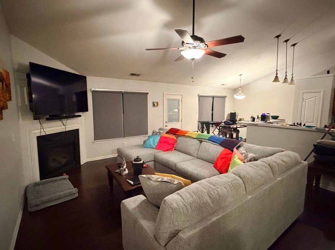 Foto del edificio - 3926 Hunter Hill Ln