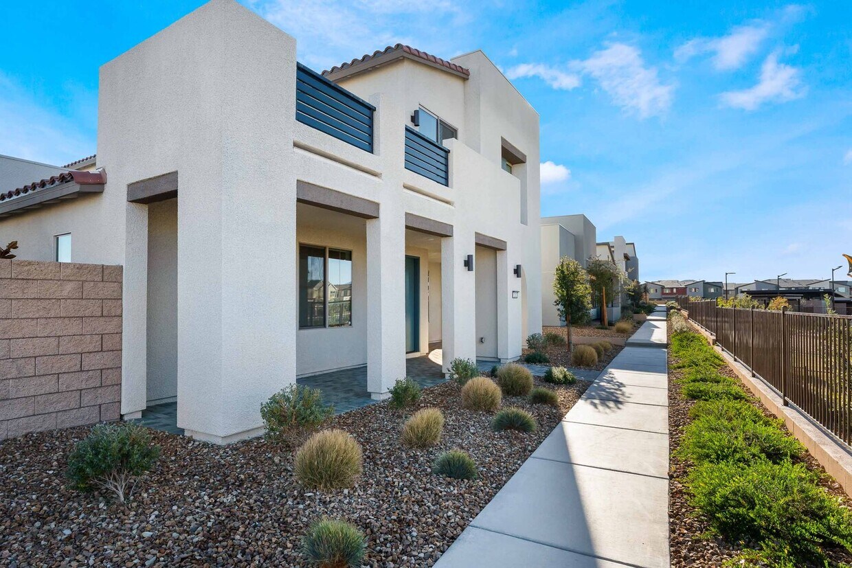 STUNNING 4 BEDROOM PARTIALLYFURNISHED HOM... House Rental in Henderson, NV