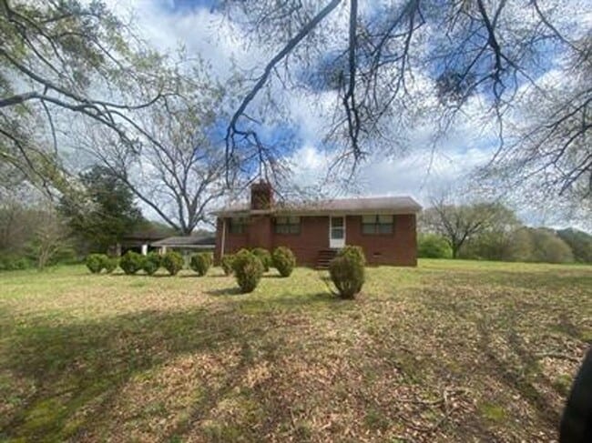 Building Photo - Come to the country!
