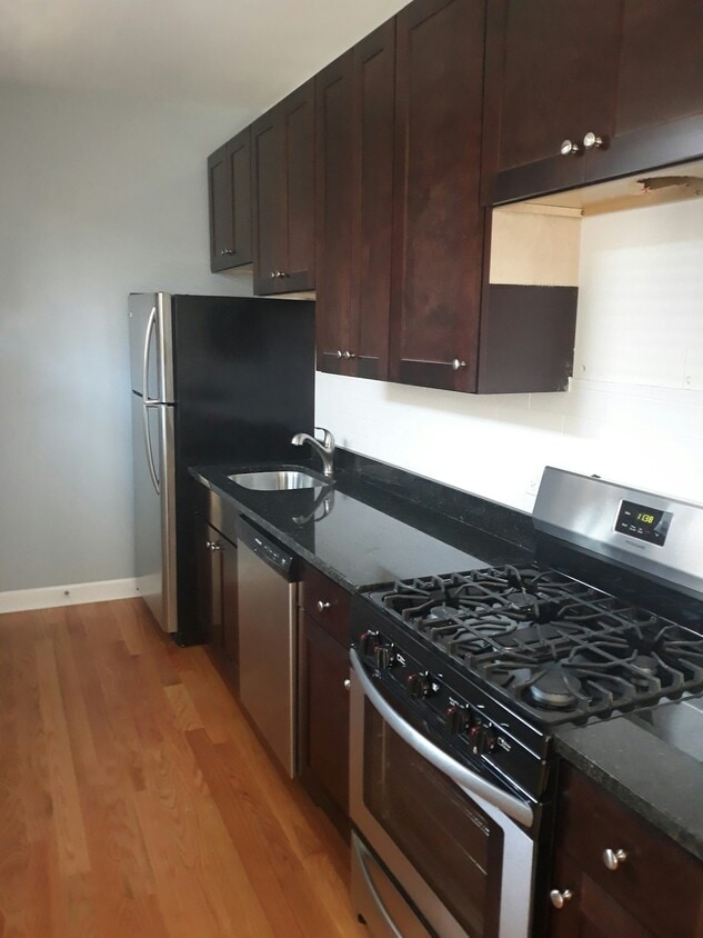 Primary Photo - 1644 W Pratt Blvd