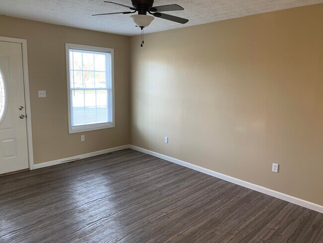 Building Photo - 401 Opossum Kingdom Rd