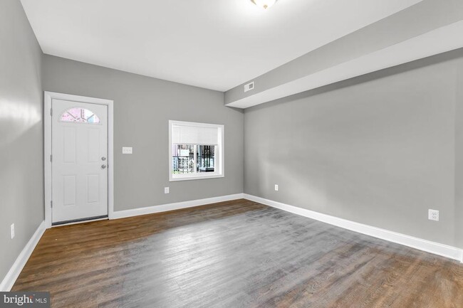 Building Photo - 1205 Ashburton St