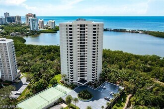 Building Photo - 5555 Heron Point Dr