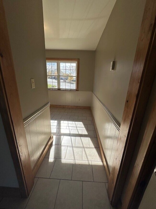 Building Photo - Leola 2 Bedroom 2nd floor