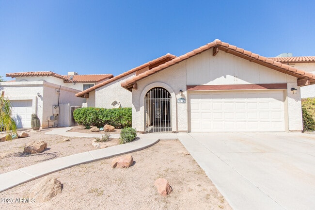Building Photo - 2034 S Paseo Loma