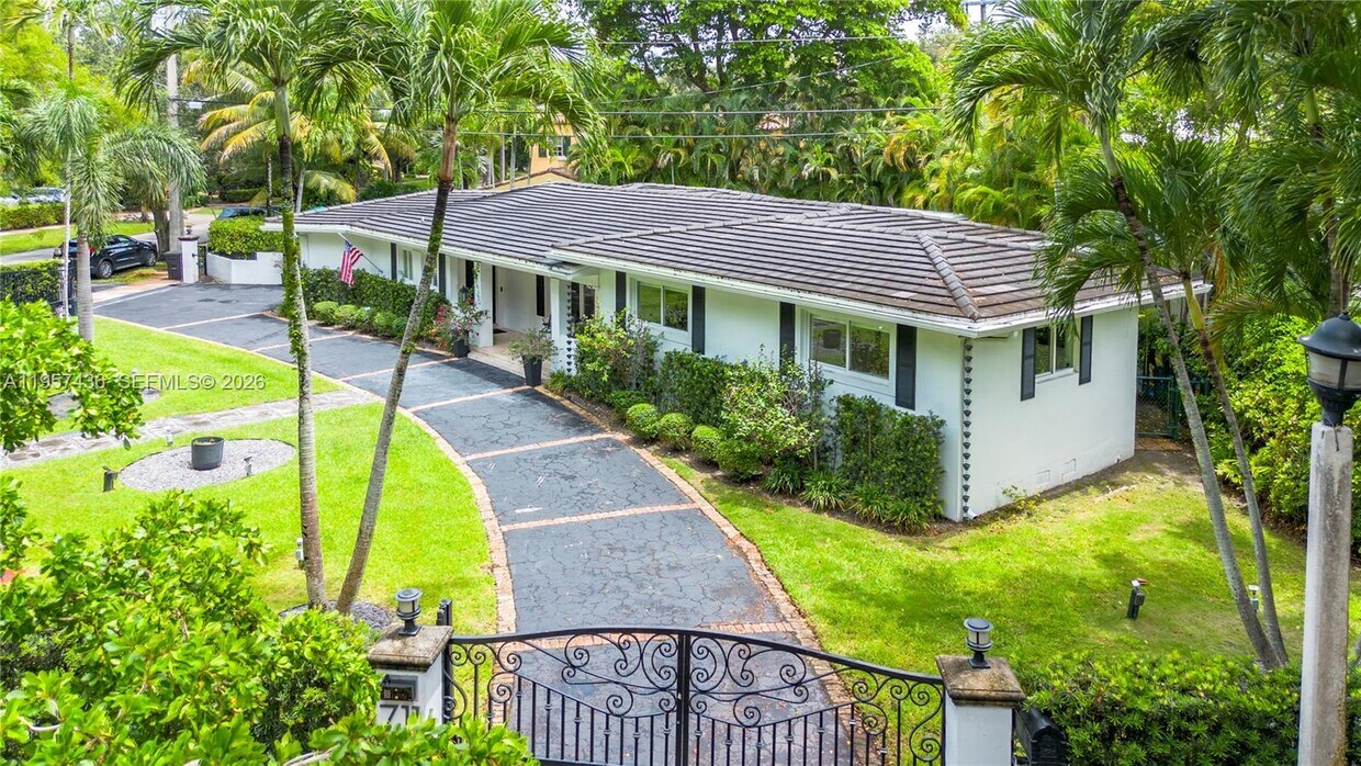 Building Photo - 711 Sunset Rd