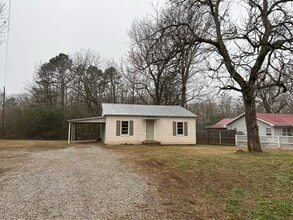 Building Photo - 135 W 10th St