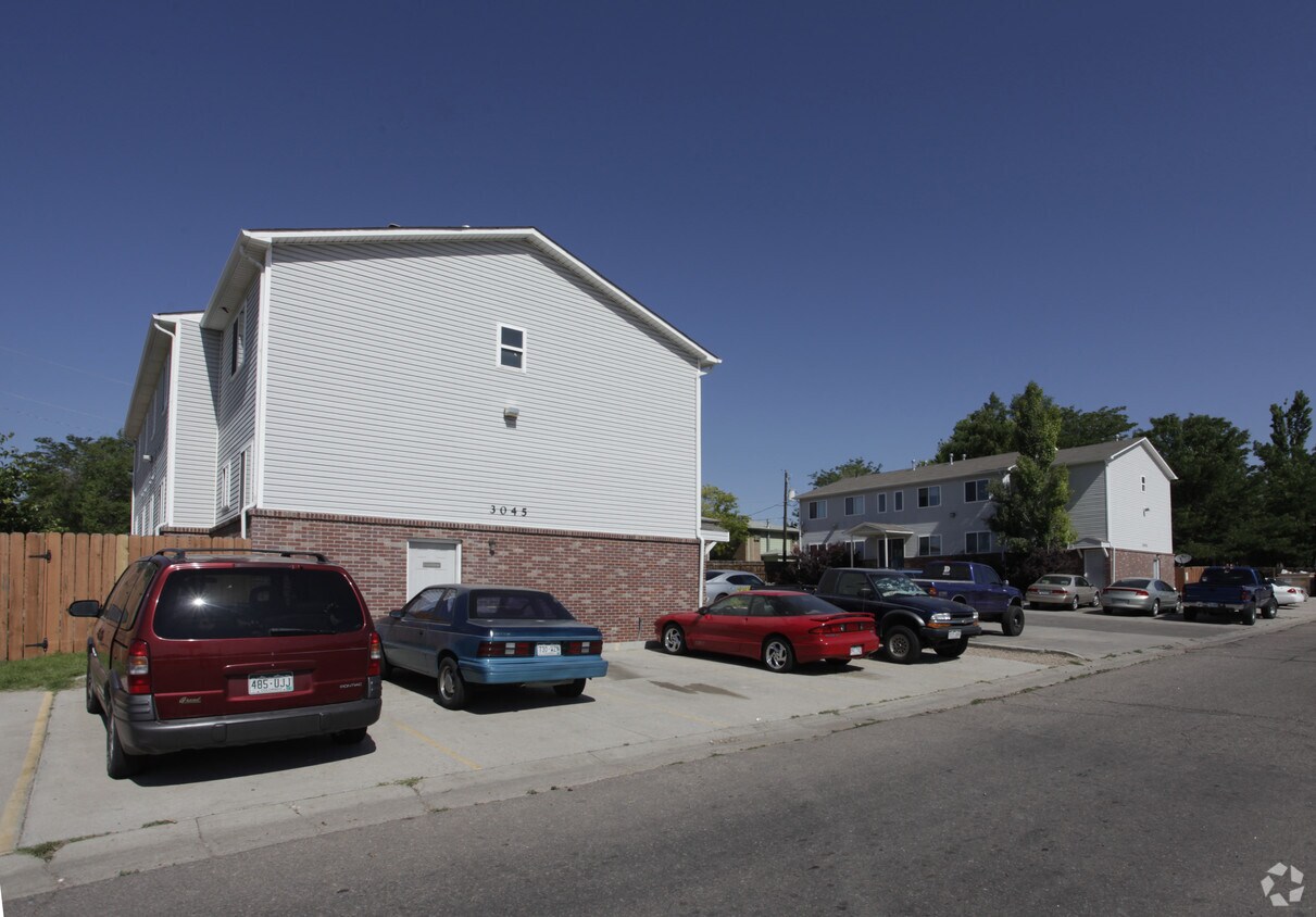 Primary Photo - 3041-3045 Lakeside Dr