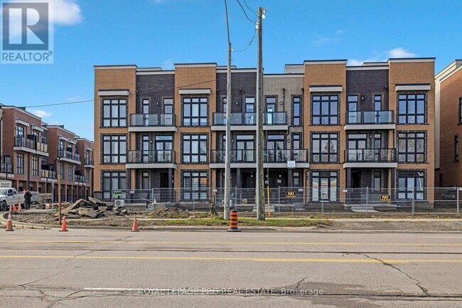 Photo du bâtiment - 12860-12860 Yonge St