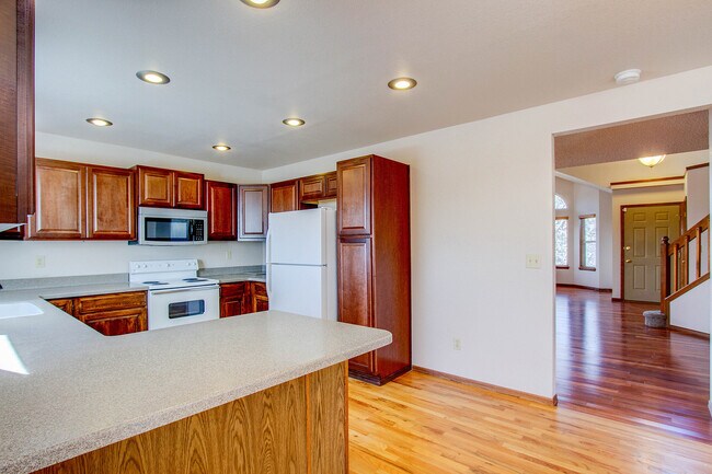 Foto del edificio - Spacious 4BR Home in Gleneagle!!!