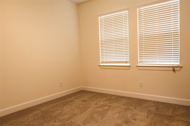 Foto del edificio - 3352 Vine Ter Trce