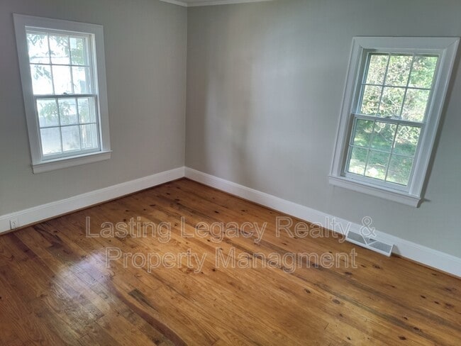 Building Photo - 1311 Verdun St