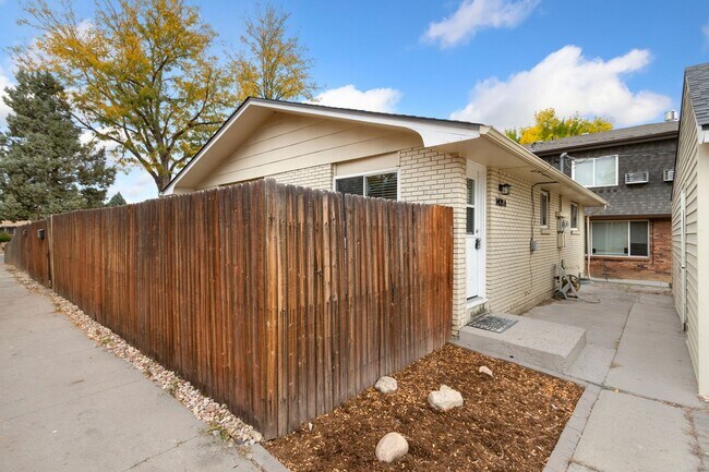 Building Photo - Updated 2-Bedroom Property with Central AC...