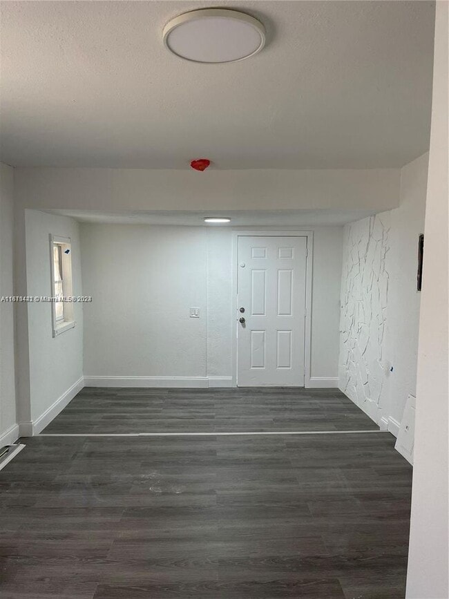 Building Photo - 1021 W 33rd St