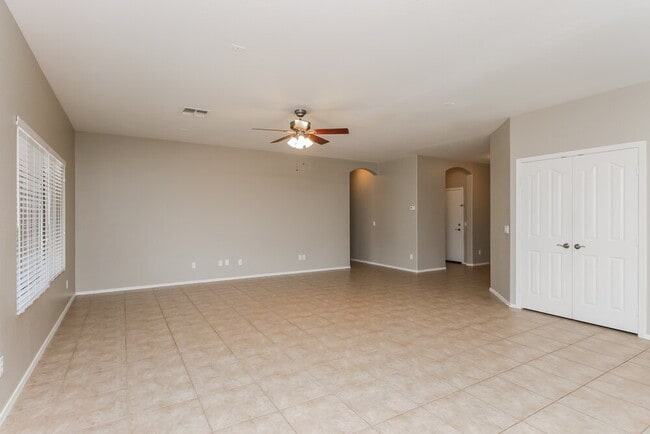 Building Photo - 1427 E Megan Dr