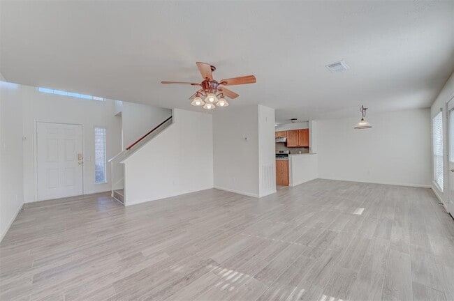 Building Photo - 1902 Sugar Pine Cir