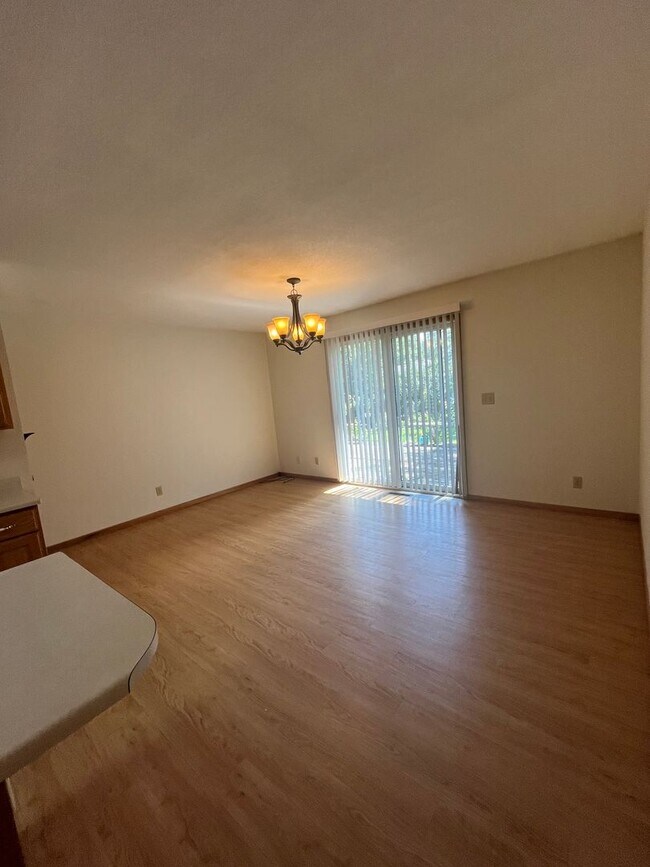 Foto del edificio - 1612 W 7th St