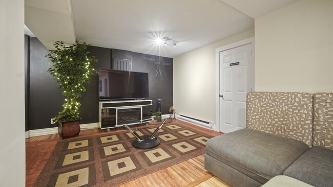 Building Photo - 203 Gower St