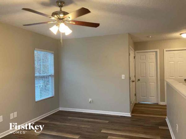 Foto del edificio - 1427 Long Paw Ln