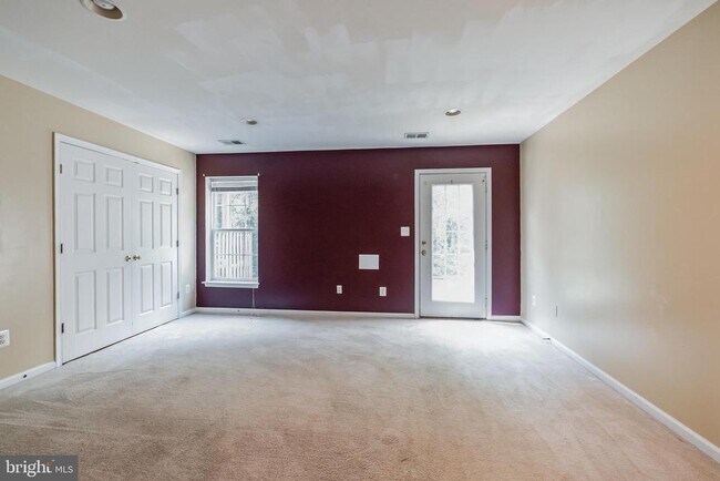 Building Photo - 1012 Pendleton Ln