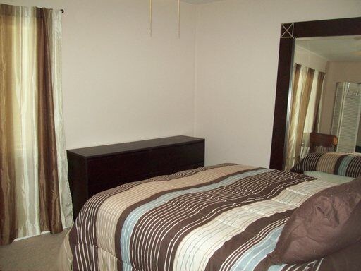 Building Photo - Fully furnished turn key one bedroom  den