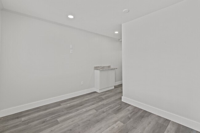 Building Photo - 620 Sudderth Dr
