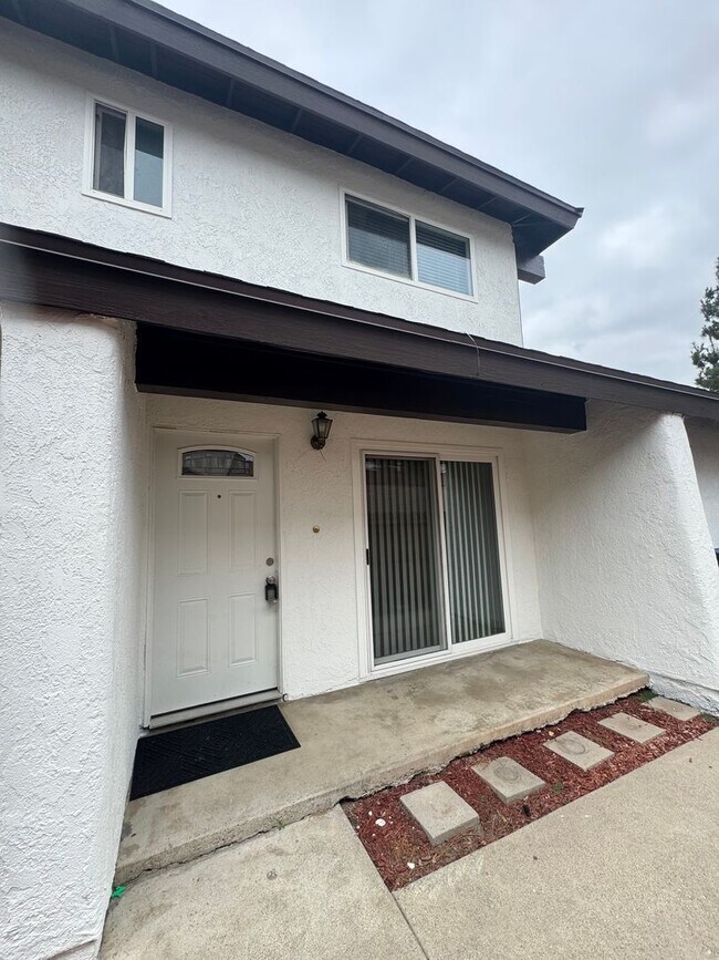 Foto del edificio - 2210-2212 E Avalon Ave