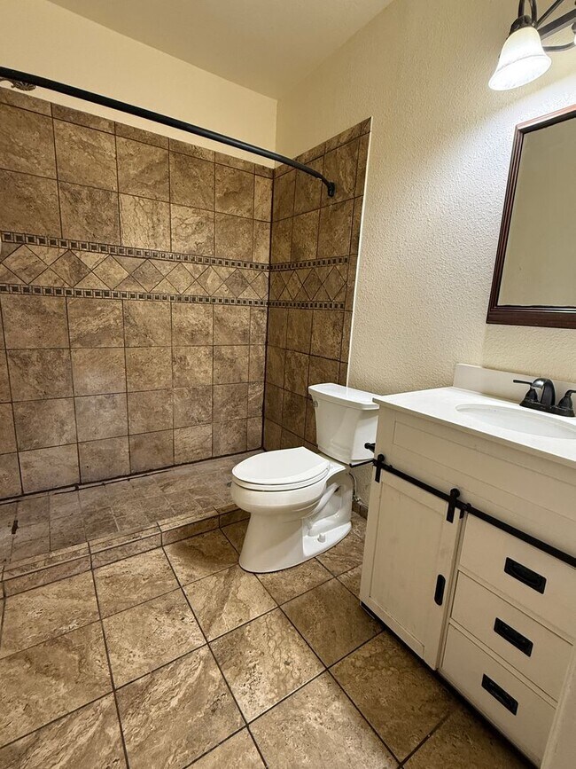 Foto del edificio - Remodeled four bedroom home!