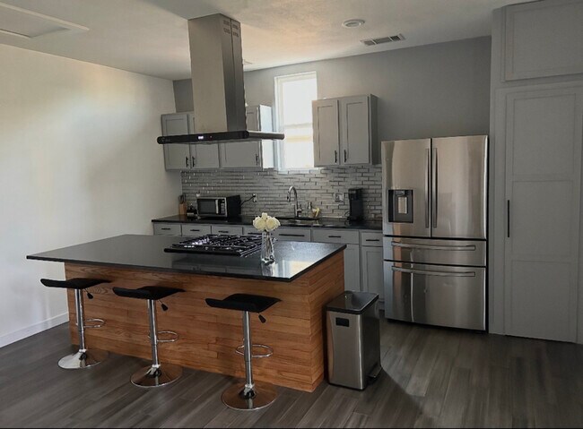 Foto del edificio - 4813 Owenwood Ave