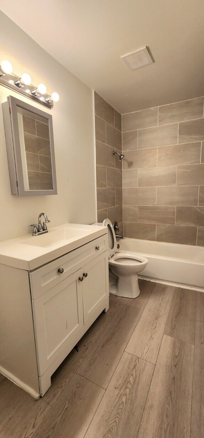 Foto del edificio - 6719 Narcissus St