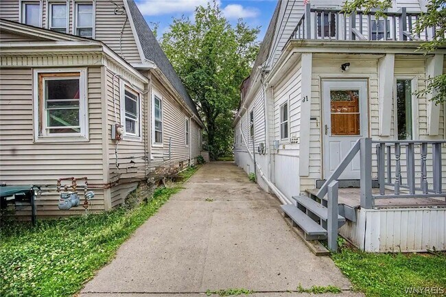 Building Photo - 31 Riverside Ave