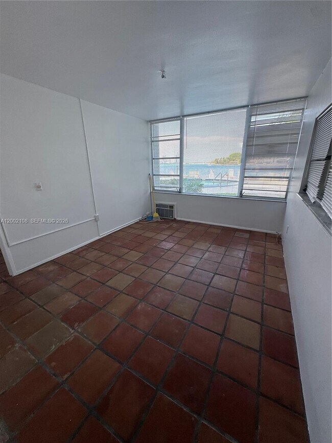 Foto del edificio - 10281 E Bay Harbor Dr