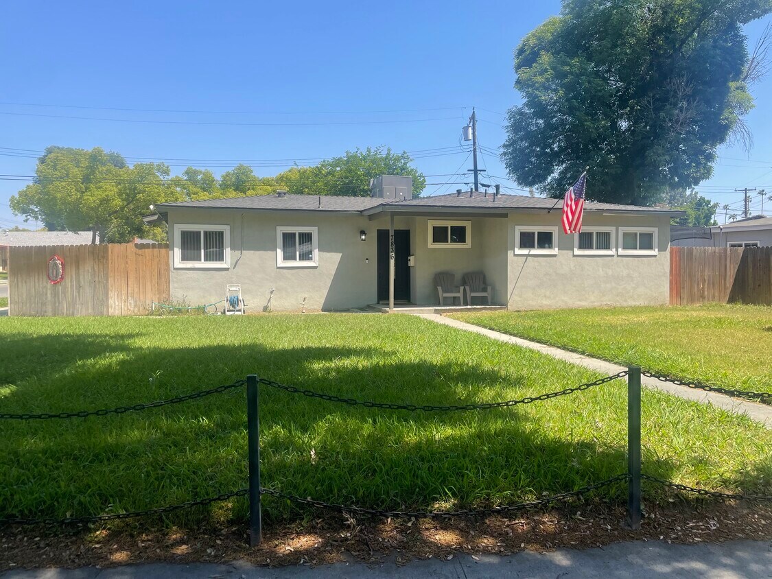 Foto principal - 7836 Orchard St