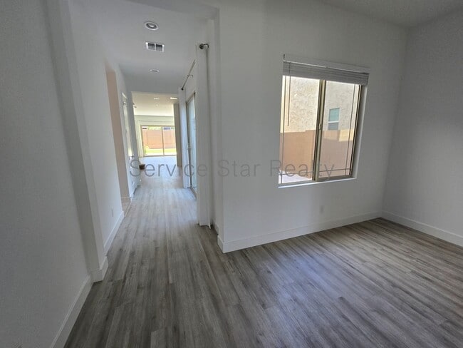 Building Photo - 3424 E Adobe Dr