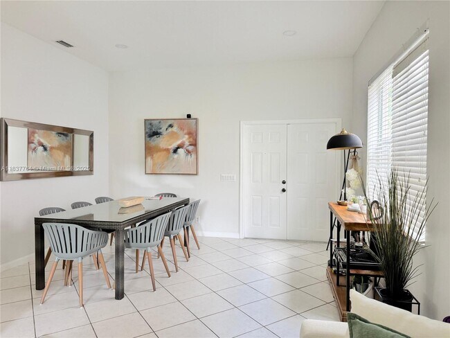 Foto del edificio - 1074 Bluewood Terrace