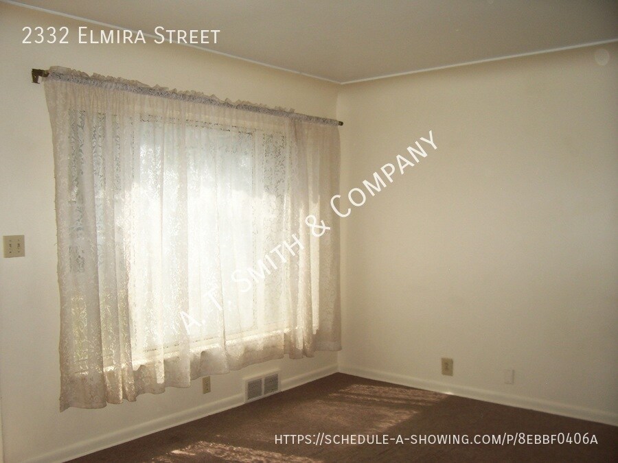 Foto del edificio - 2332 Elmira St