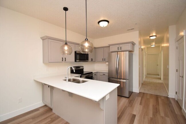 Building Photo - 1807 W Eaglewood Dr