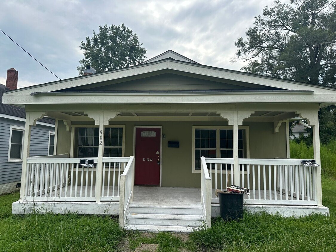 Primary Photo - 902 Perry St