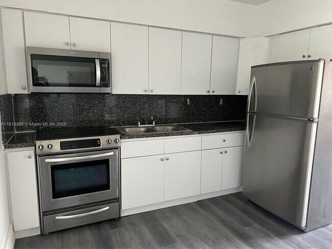 Foto del edificio - 1166 NE 112th St