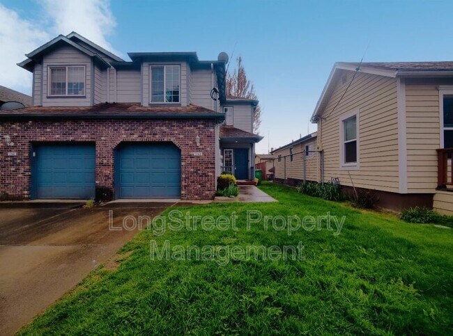 Building Photo - 1742 SE Marion St