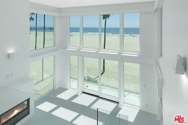 Building Photo - 2419 Ocean Front Walk