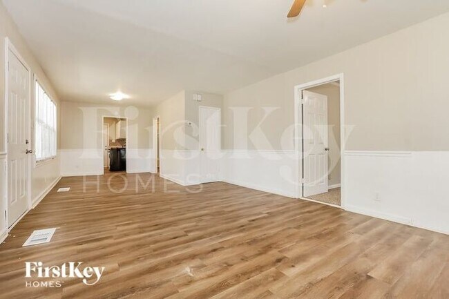 Foto del edificio - 335 Simpson Terrace NW