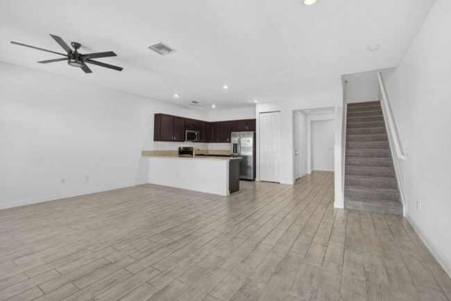 Foto del edificio - 4408 Hemlock Dr