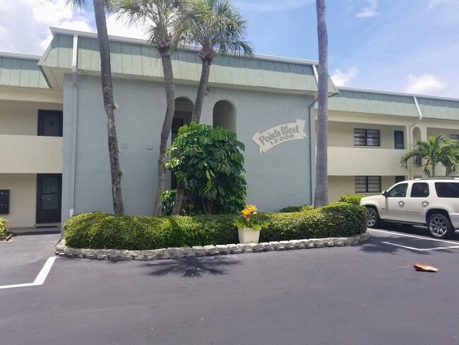Building Photo - 12000 Capri Cir S