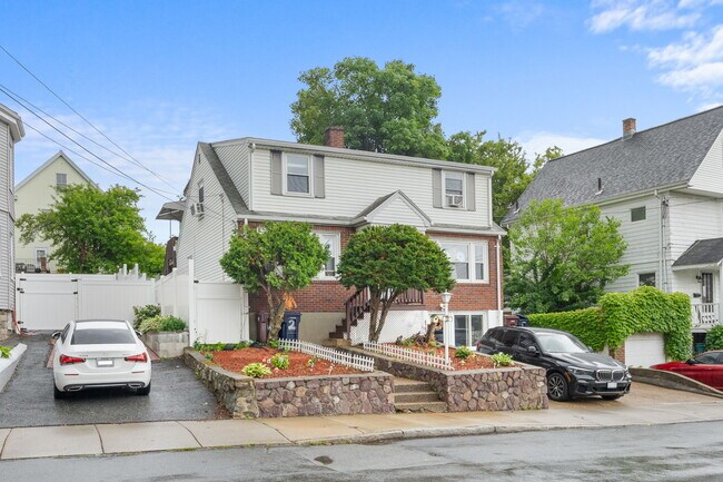Foto del edificio - 44 Woodlawn Ave