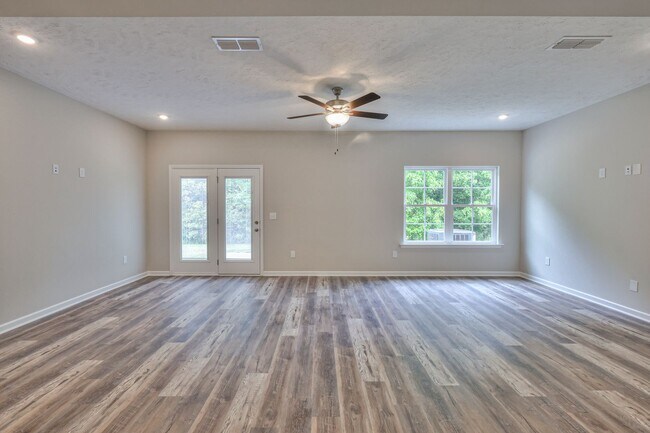 Foto del edificio - BRAND NEW STUNNING 3 Bed 2.5 Bath in Manch...