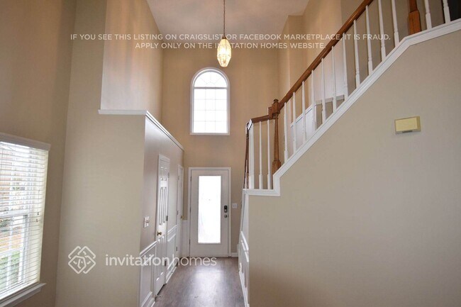 Foto del edificio - 1055 Crabapple Lake Cir