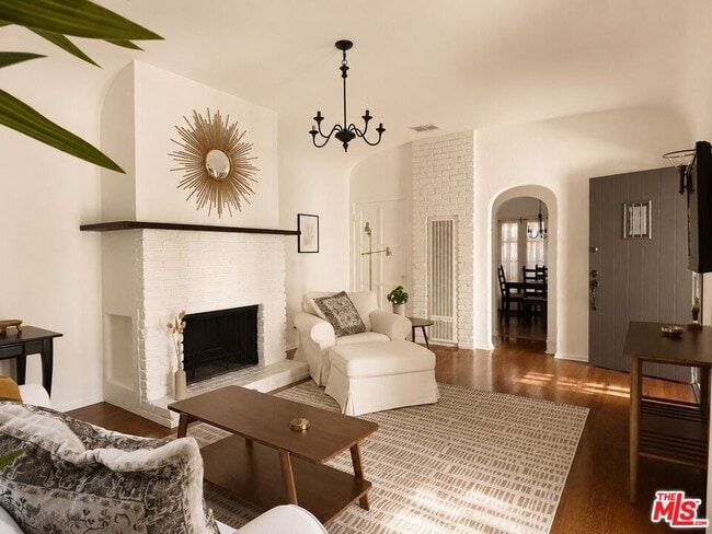 Foto del edificio - 830 N Gardner St